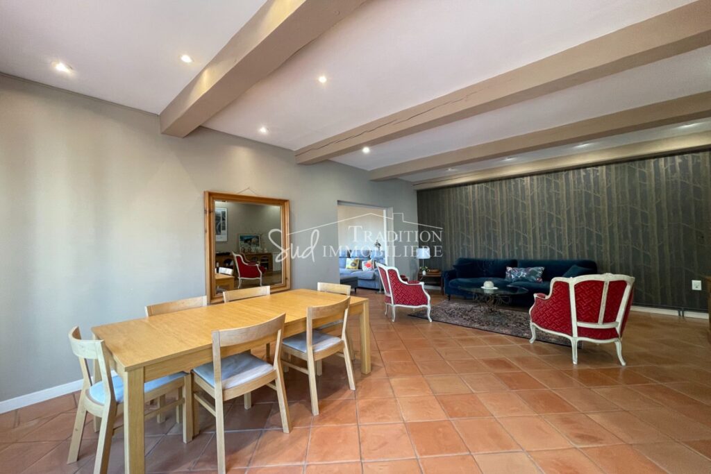 FONTVIEILLE – PROCHE CENTRE – 8 pièces – 6 chambres – 256.00 m²