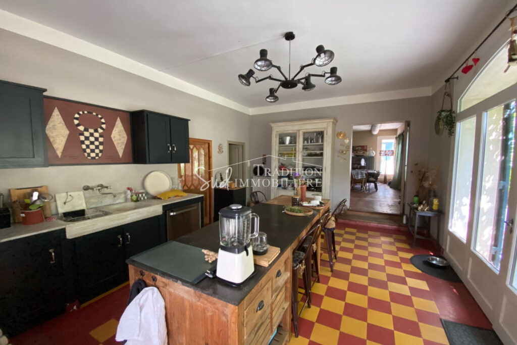 ST REMY DE PROVENCE – LE CHARME EN CAMPAGNE – 8 pièces – 5 chambres – 250.00 m²