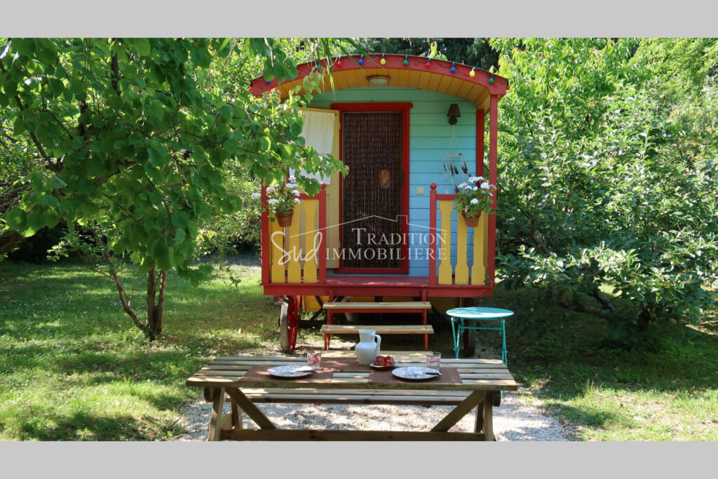 ST REMY DE PROVENCE – LE CHARME EN CAMPAGNE – 8 pièces – 5 chambres – 250.00 m²