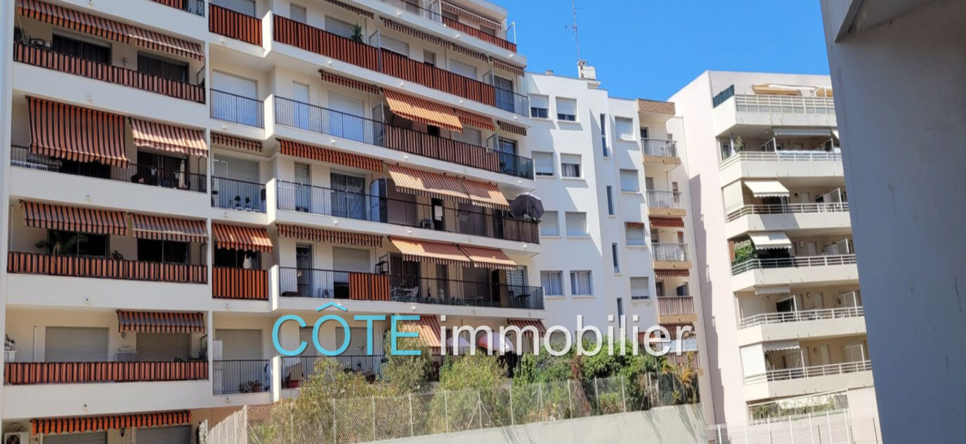 Grand studio de 36 m² centre-ville Antibes  – 1 pièce – NR chambres – 36.00 m²