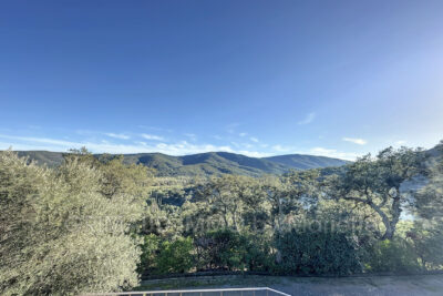 Belle propriété avec vue exceptionnelle sur les collines, avec – 6 pièces – 4 chambres – 195.00 m²