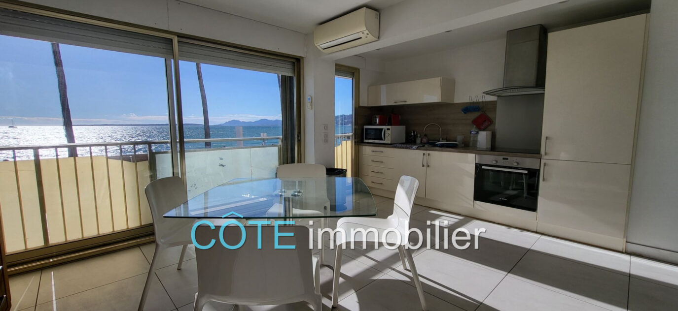 Juan les Pins front de mer, vue exceptionnelle ! – 2 pièces – 1 chambre – 50.00 m²