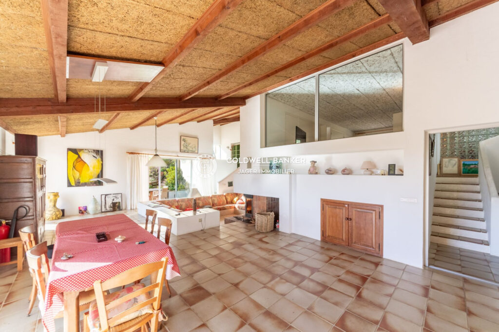 Propriété unique de 9 hectares avec vue sur le Golfe de Saint- – 14 pièces – 10 chambres – 450.00 m²