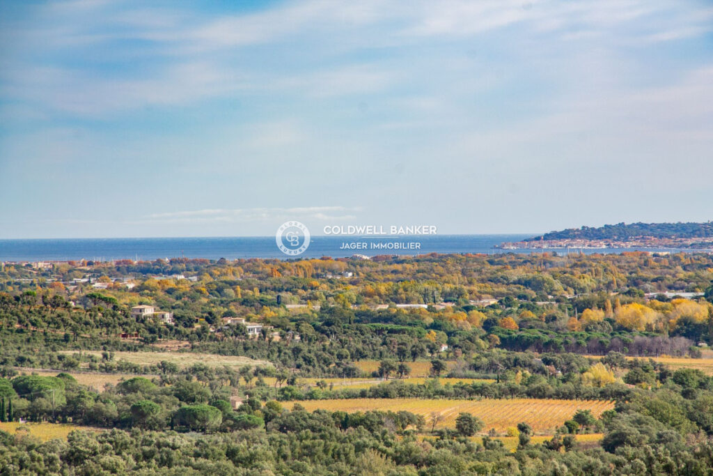 Propriété unique de 9 hectares avec vue sur le Golfe de Saint- – 14 pièces – 10 chambres – 450.00 m²