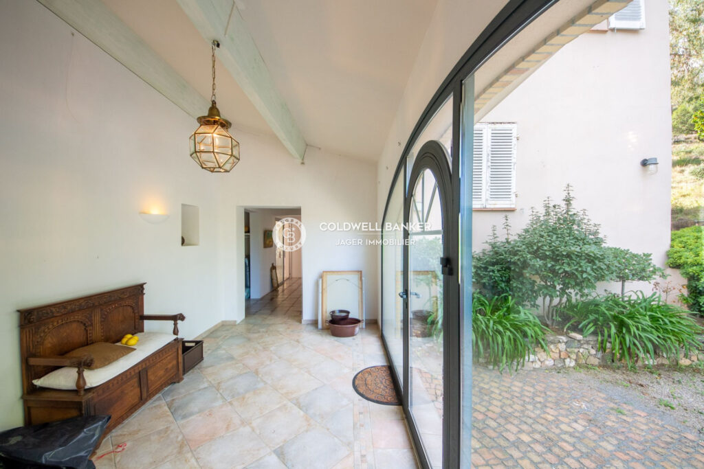 Propriété unique de 9 hectares avec vue sur le Golfe de Saint- – 14 pièces – 10 chambres – 450.00 m²