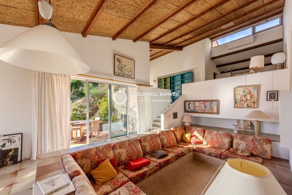 Propriété unique de 9 hectares avec vue sur le Golfe de Saint- – 14 pièces – 10 chambres – 450.00 m²