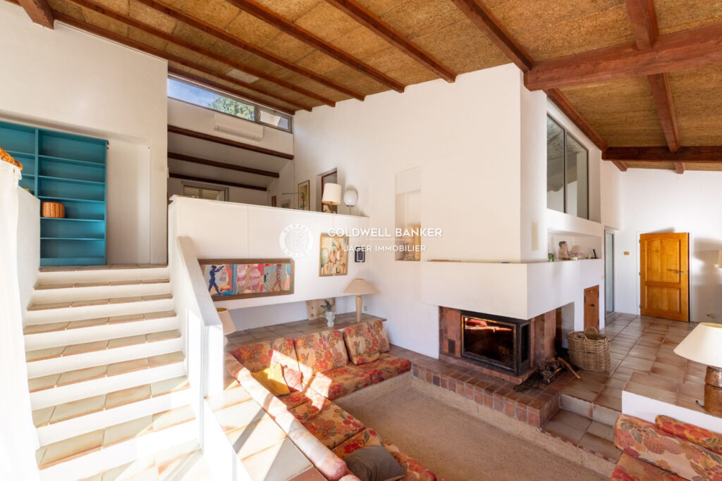 Propriété unique de 9 hectares avec vue sur le Golfe de Saint- – 14 pièces – 10 chambres – 450.00 m²