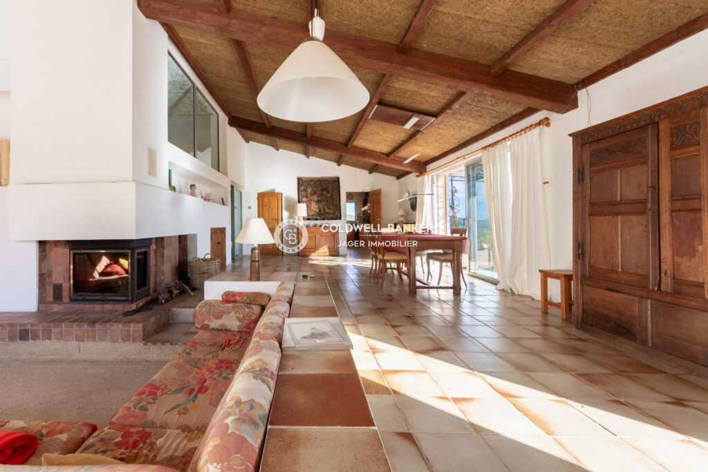 Propriété unique de 9 hectares avec vue sur le Golfe de Saint- – 14 pièces – 10 chambres – 450.00 m²