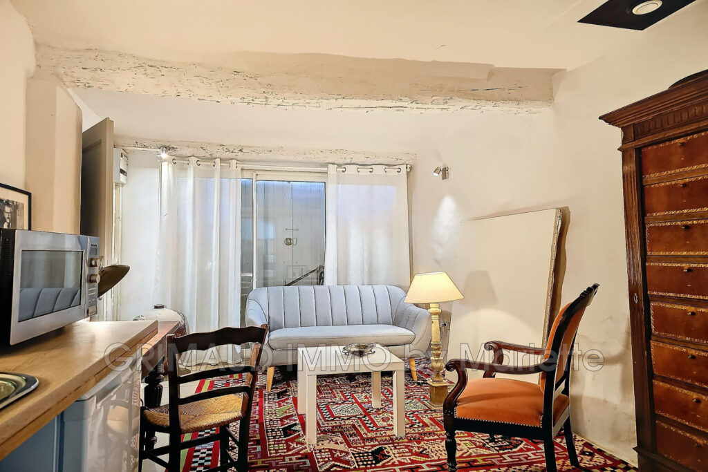 belle maison de village avec terrasse – 5 pièces – 3 chambres – 100.00 m²