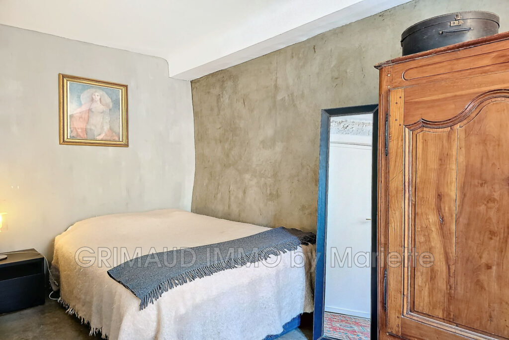 belle maison de village avec terrasse – 5 pièces – 3 chambres – 100.00 m²