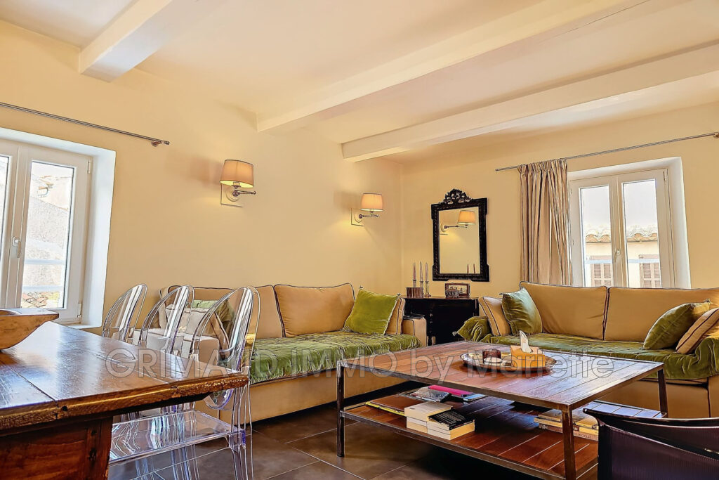 belle maison de village avec terrasse – 5 pièces – 3 chambres – 100.00 m²