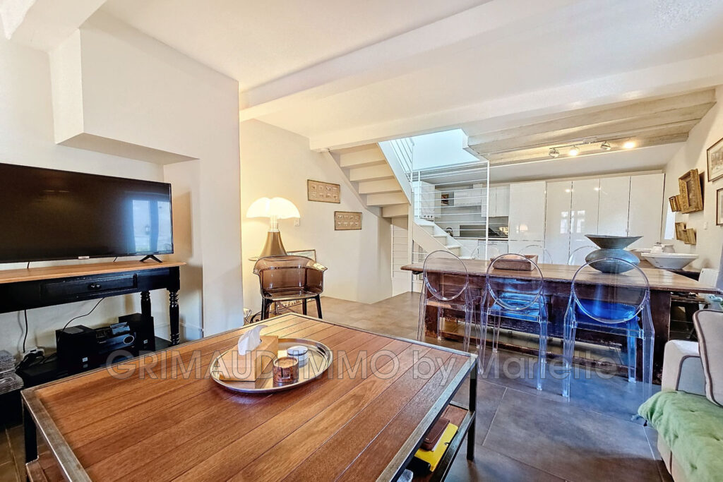 belle maison de village avec terrasse – 5 pièces – 3 chambres – 100.00 m²