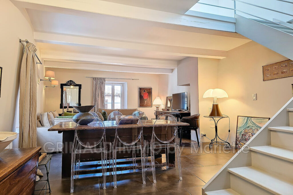 belle maison de village avec terrasse – 5 pièces – 3 chambres – 100.00 m²