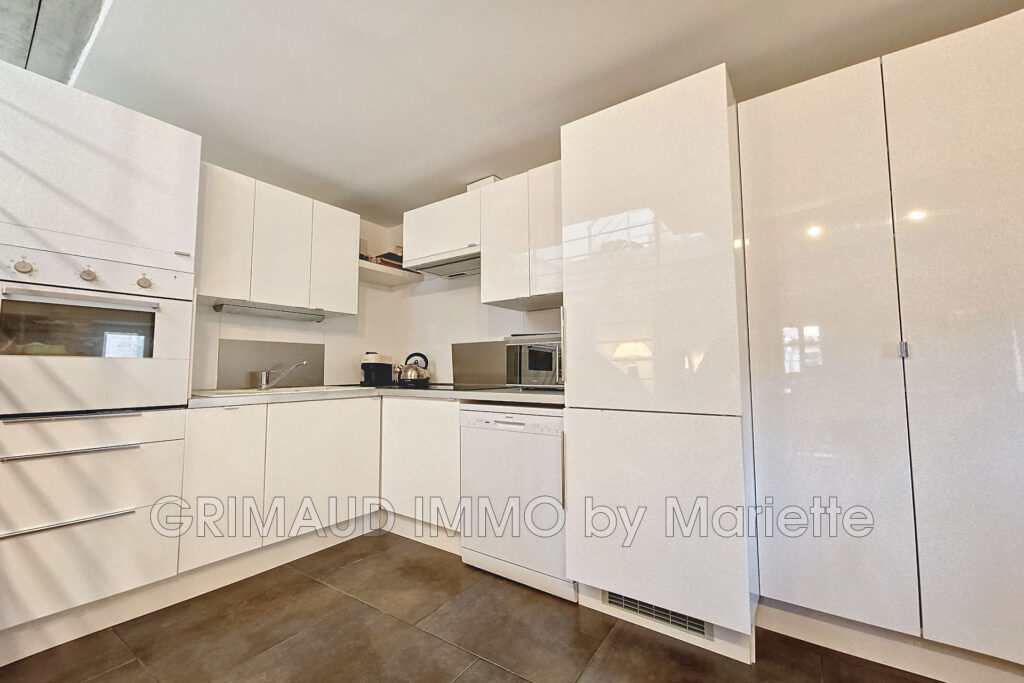 belle maison de village avec terrasse – 5 pièces – 3 chambres – 100.00 m²