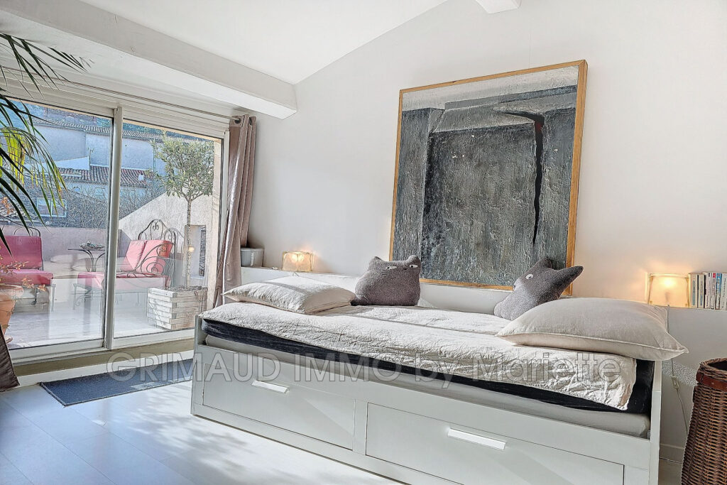 belle maison de village avec terrasse – 5 pièces – 3 chambres – 100.00 m²