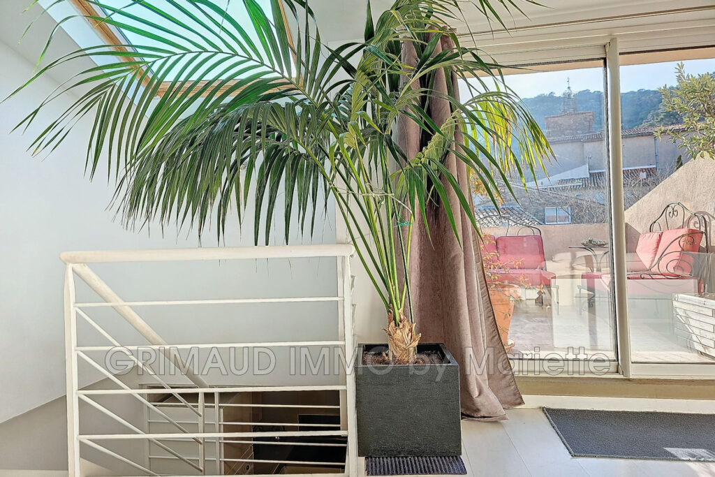 belle maison de village avec terrasse – 5 pièces – 3 chambres – 100.00 m²