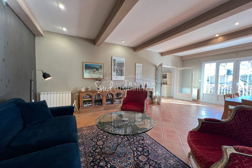 FONTVIEILLE – PROCHE CENTRE – 8 pièces – 6 chambres – 256.00 m²