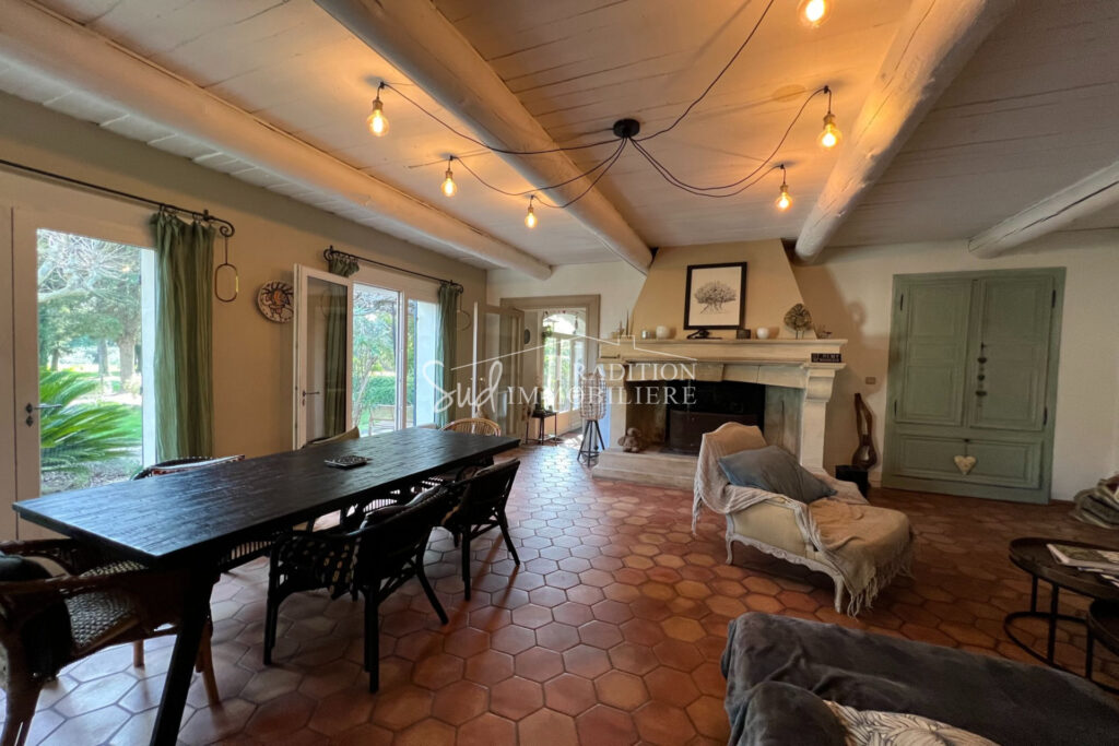 ST REMY DE PROVENCE – LE CHARME EN CAMPAGNE – 8 pièces – 5 chambres – 250.00 m²