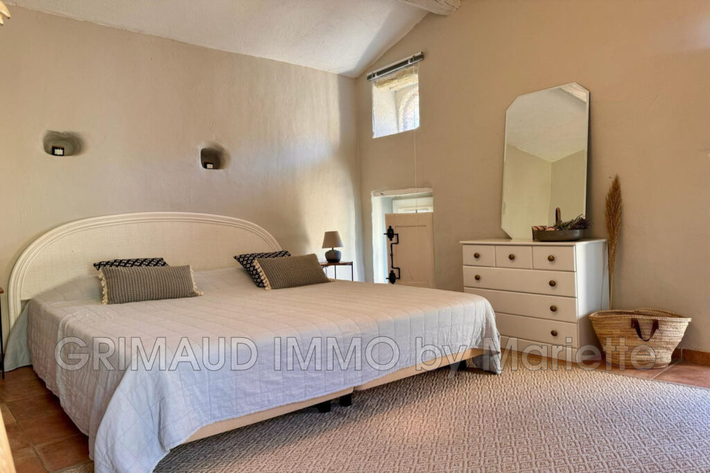 belle maison sur 9057m² de terrain avec piscine et 3 chambres – 5 pièces – 3 chambres – 132.46 m²