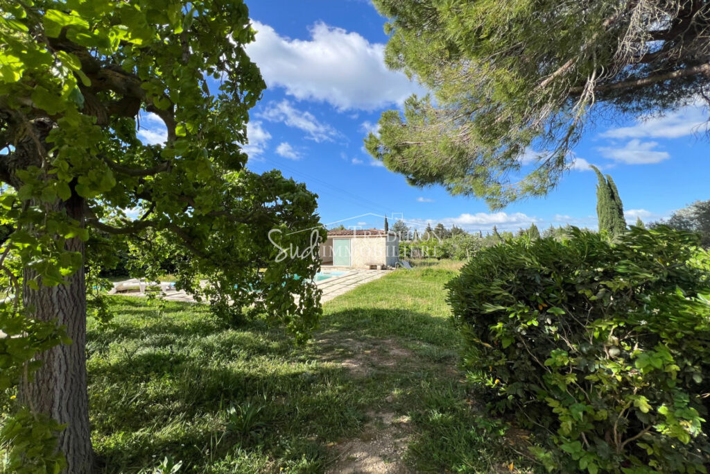 EN CAMPAGNE D’UN JOLI VILLAGE ALPILLES – 10 pièces – 5 chambres – 180.00 m²