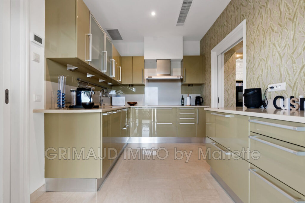 belle proprieté avec vue mer, au calme avec belles prestations – 7 pièces – 5 chambres – 250.00 m²