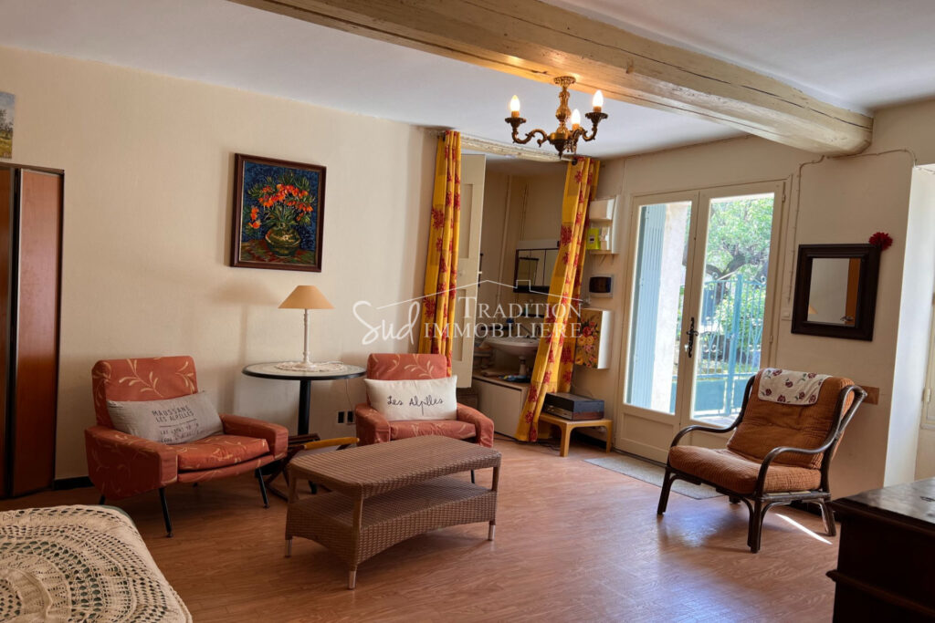 MAISON DE VILLAGE AVEC GRANGE INDEPENDANTE – 10 pièces – 5 chambres – 223.00 m²