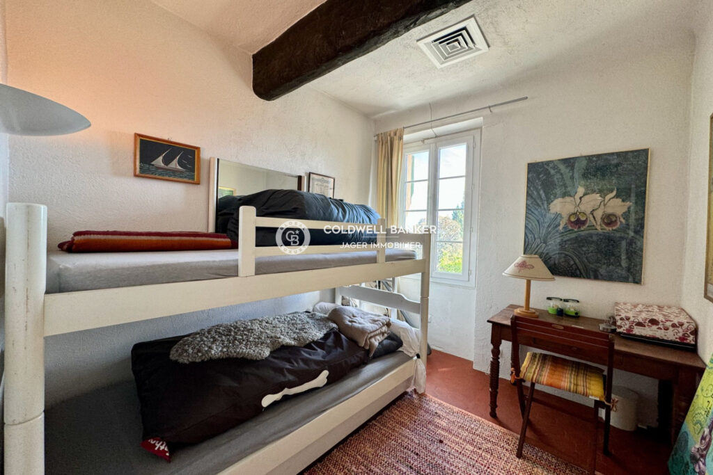 Charmante maison de village – vue dégagée collines  – 5 pièces – 4 chambres – 140.00 m²