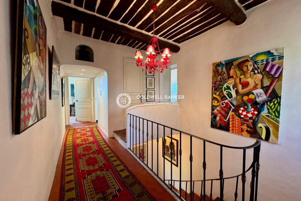 Charmante maison de village – vue dégagée collines  – 5 pièces – 4 chambres – 140.00 m²