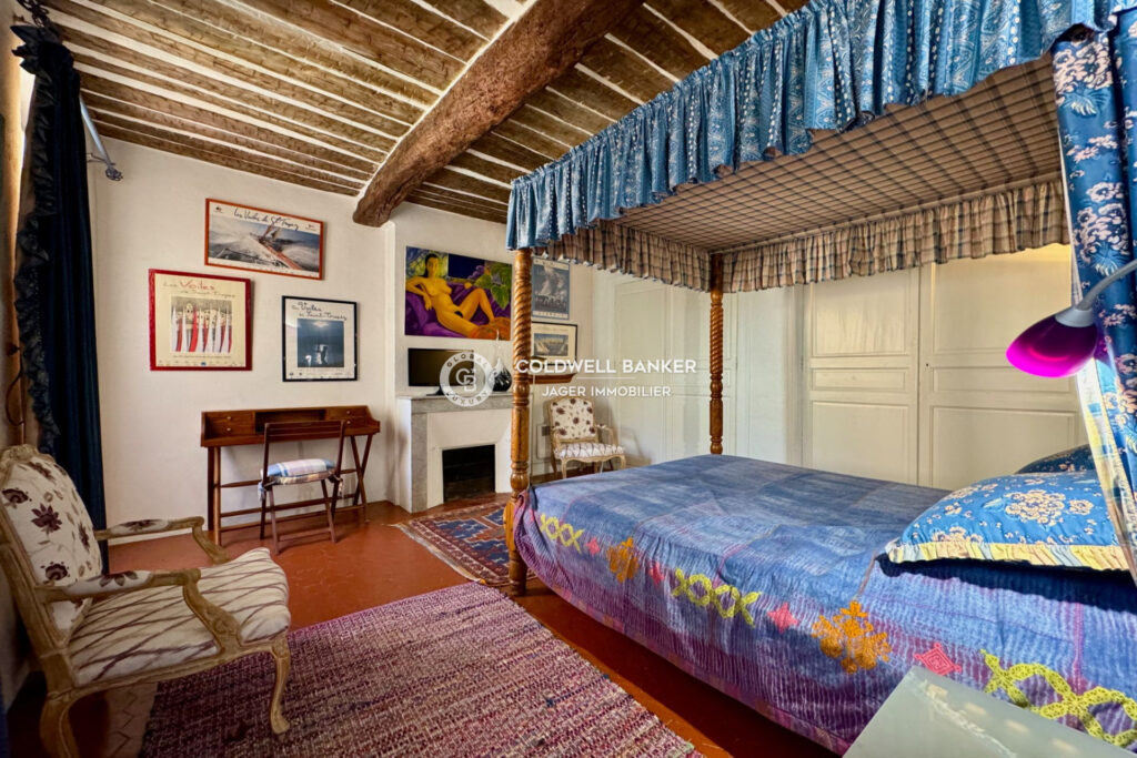 Charmante maison de village – vue dégagée collines  – 5 pièces – 4 chambres – 140.00 m²