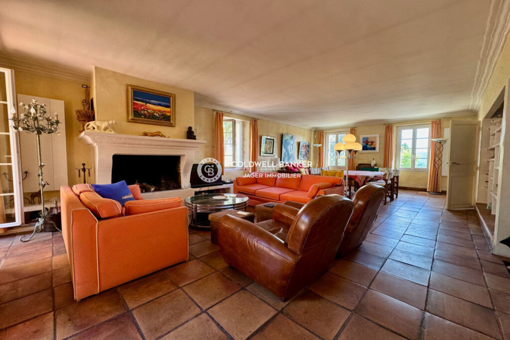 Charmante maison de village – vue dégagée collines  – 5 pièces – 4 chambres – 140.00 m²