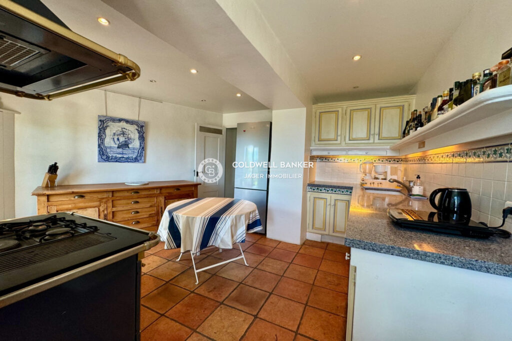 Charmante maison de village – vue dégagée collines  – 5 pièces – 4 chambres – 140.00 m²