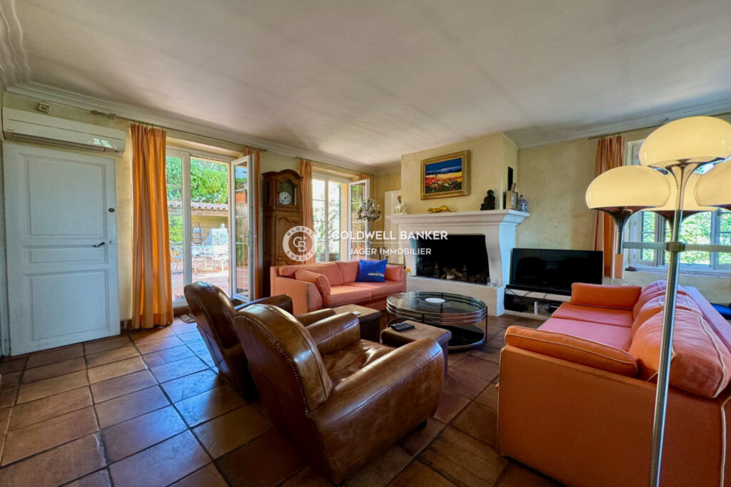 Charmante maison de village – vue dégagée collines  – 5 pièces – 4 chambres – 140.00 m²