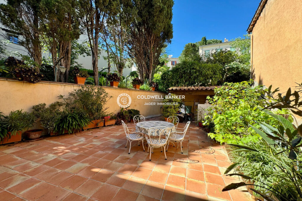 Charmante maison de village – vue dégagée collines  – 5 pièces – 4 chambres – 140.00 m²