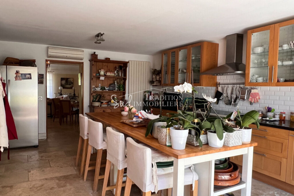 vente villa provençale 5 Pièce(s) – 5 pièces – 3 chambres – 235.00 m²