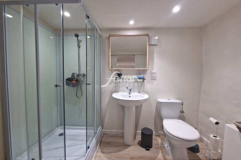 À Aups maison de village Idéale gîtes, 4 appartements meublés – 8 pièces – 5 chambres – 170.00 m²