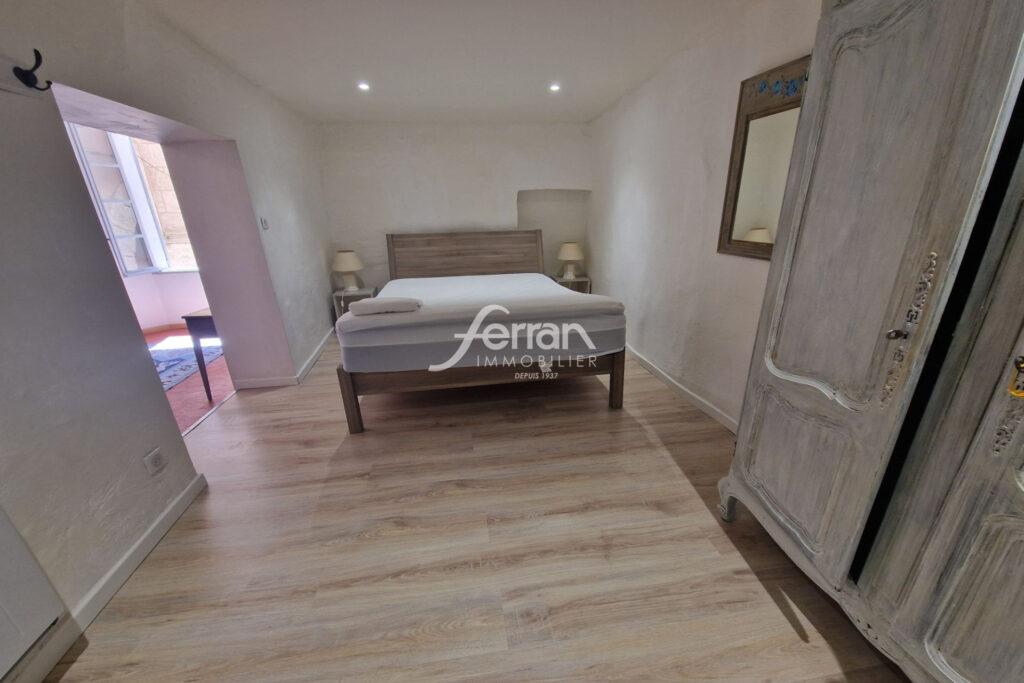 À Aups maison de village Idéale gîtes, 4 appartements meublés – 8 pièces – 5 chambres – 170.00 m²