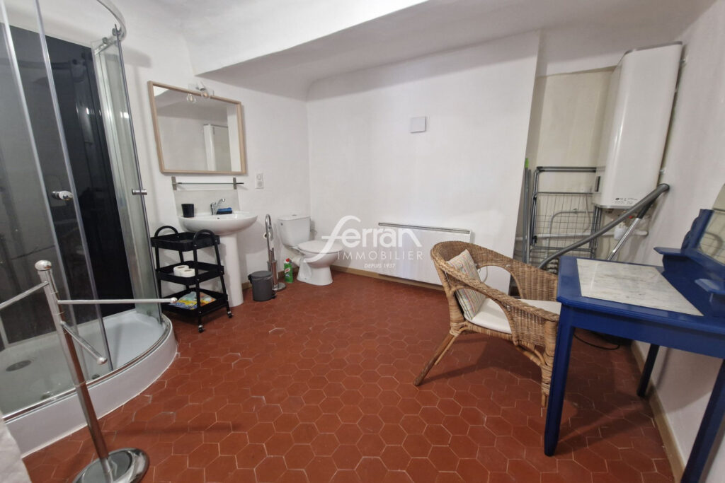 vente immeuble 8 Pièce(s) – 8 pièces – 5 chambres – NR voyageurs – 170.00 m²