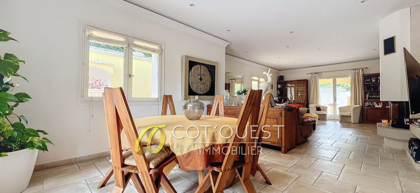 vente villa – NR pièces – 3 chambres – 160.00 m²