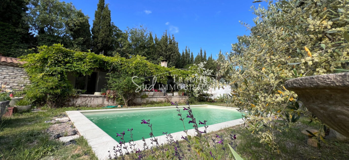 ST REMY DE PROVENCE – PROCHE CAMPAGNE – 4 pièces – 2 chambres