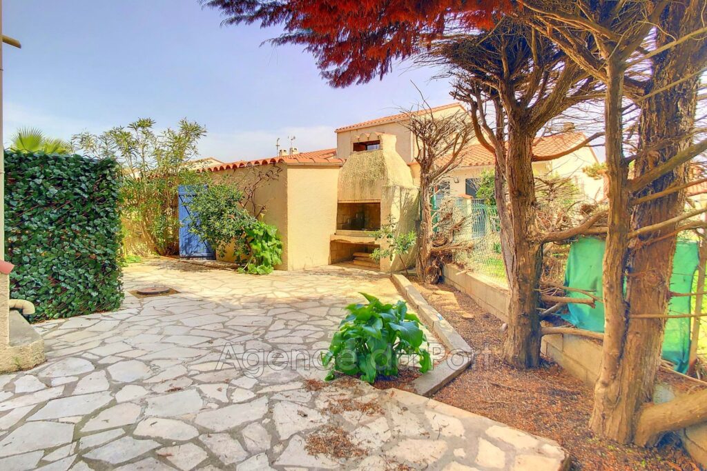 ST CYPRIEN PLAGE. SPÉCIAL INVESTISSEUR. VILLA DIVISÉE EN 3 APP – 11 pièces – 8 chambres – 217.33 m²