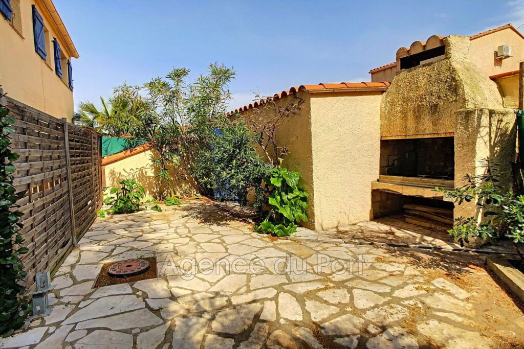 ST CYPRIEN PLAGE. SPÉCIAL INVESTISSEUR. VILLA DIVISÉE EN 3 APP – 11 pièces – 8 chambres – 217.33 m²