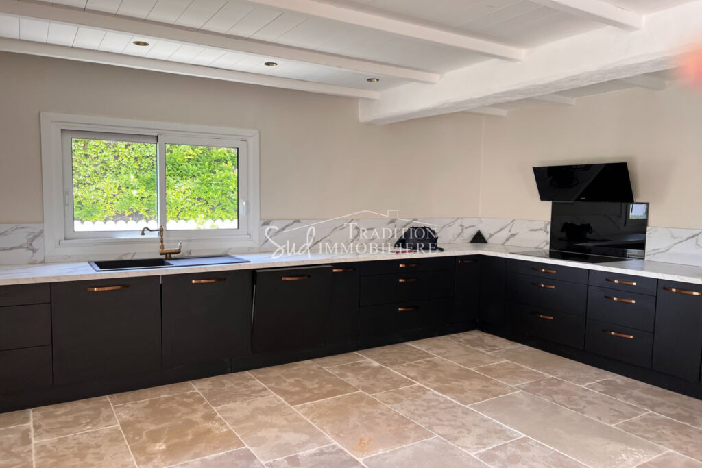 RARE ! MAUSSANE LES ALPILLES – 9 pièces – 5 chambres – 170.00 m²