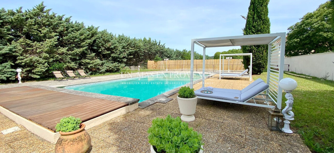 CONFORTABLE MAISON DE VACANCES AVEC PISCINE – NR pièces – 4 chambres