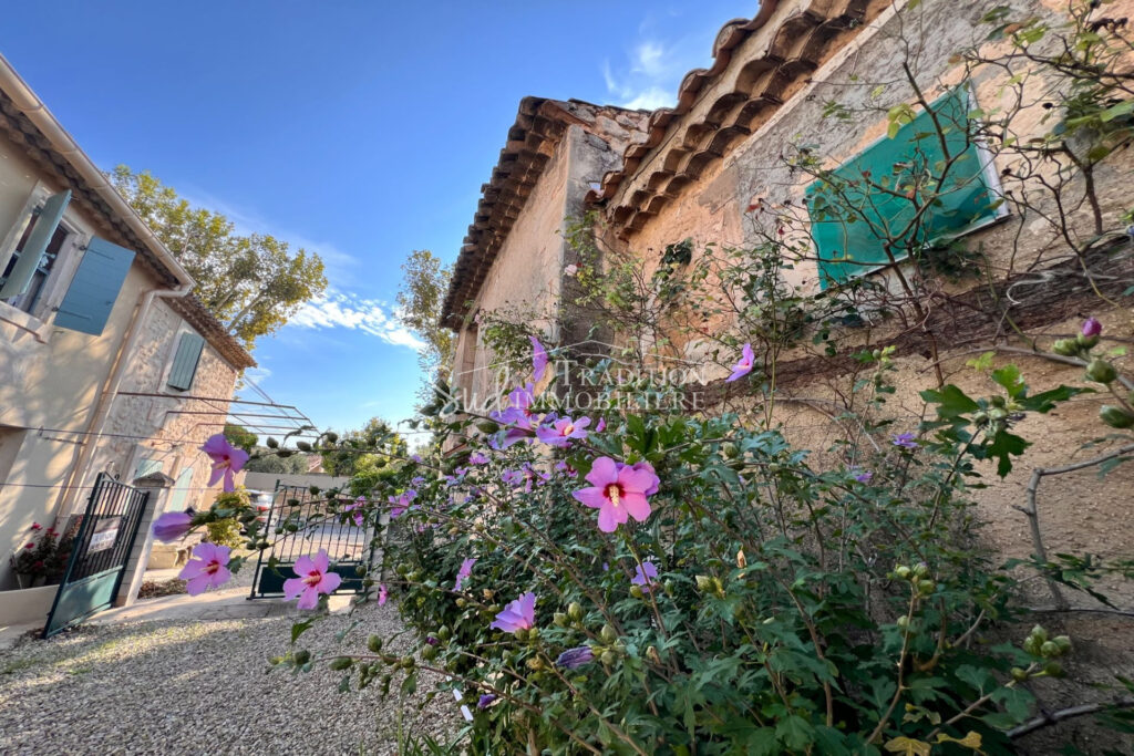 MAISON DE VILLAGE AVEC GRANGE INDEPENDANTE – 10 pièces – 5 chambres – 223.00 m²