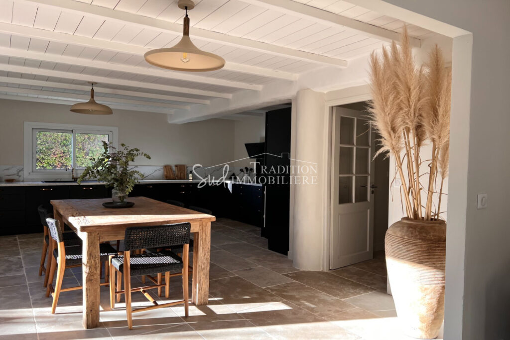 RARE ! MAUSSANE LES ALPILLES – 9 pièces – 5 chambres – 170.00 m²