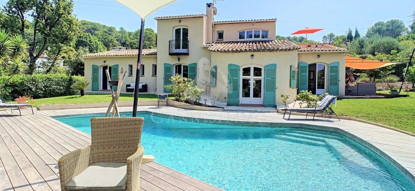 DOMAINE PRIVE MOUGINS VILLA PROVENÇALE – 5 pièces – 4 chambres – 200 m²