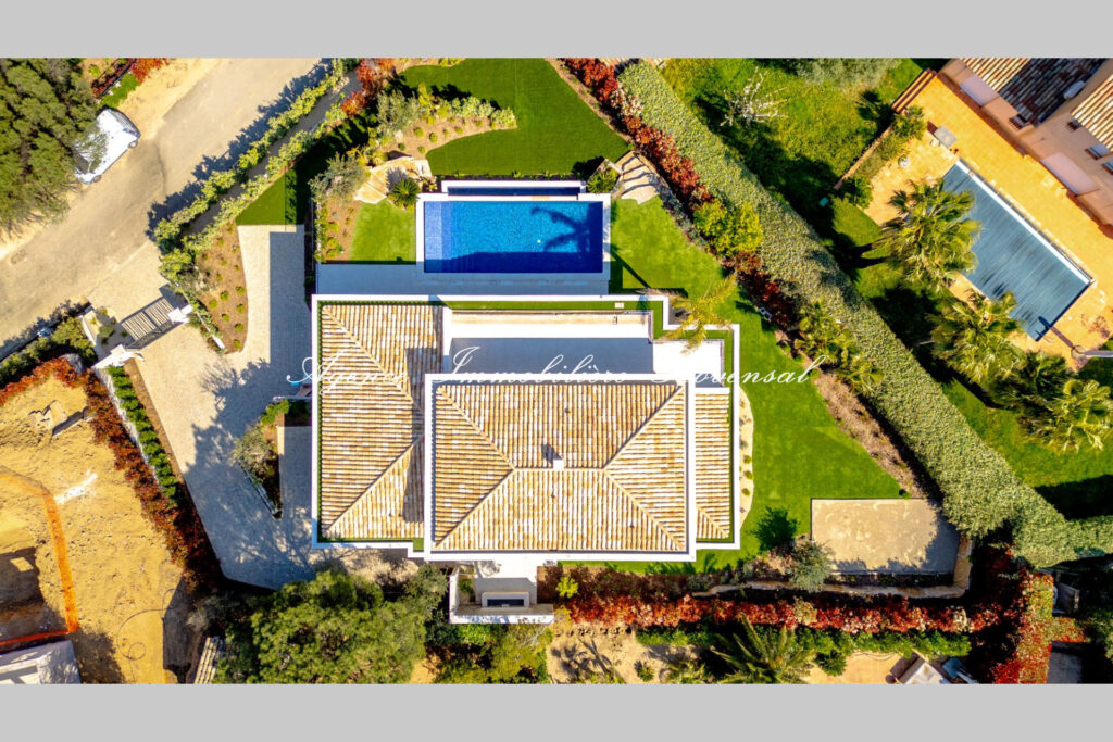 vente villa 7 Pièce(s) – 7 pièces – 6 chambres – 370.00 m²