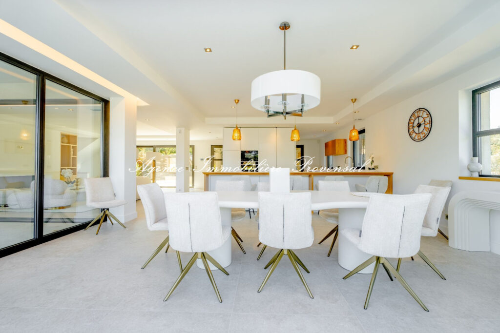 vente villa 7 Pièce(s) – 7 pièces – 6 chambres – 370.00 m²