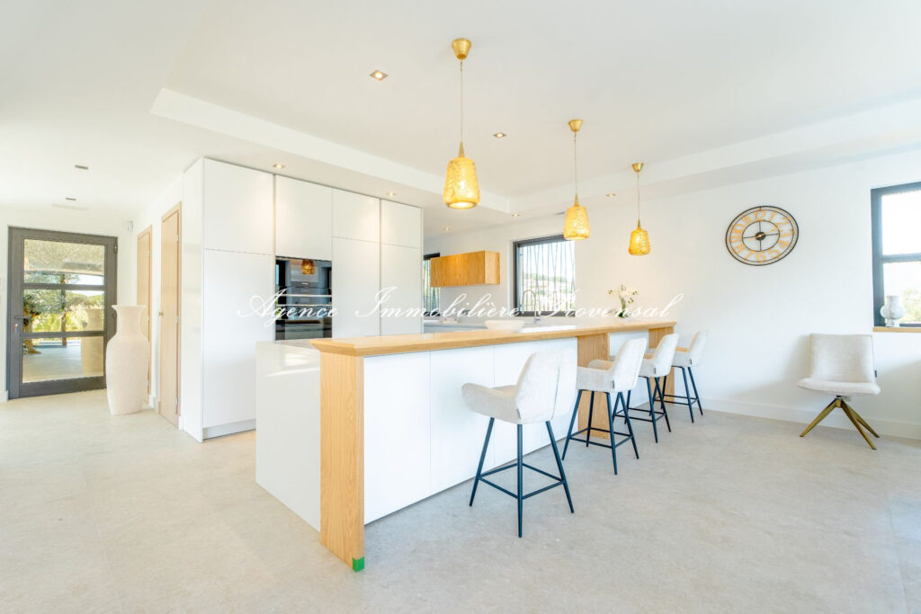 vente villa 7 Pièce(s) – 7 pièces – 6 chambres – 370.00 m²