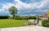 PROPRIÉTÉ DE CARACTÈRE À DEUX PAS DU LAC – 8 pièces – 3 chambres – 380 m²